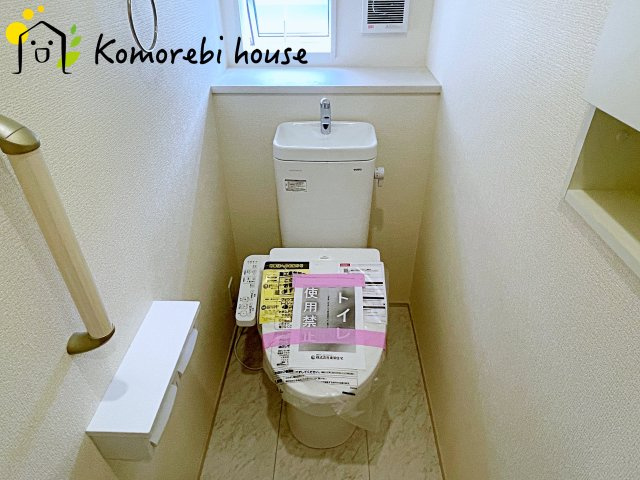 桶川市上日出谷南3丁目　新築一戸建て　ブルーミングガーデン　01のトイレ|トイレもきれいです