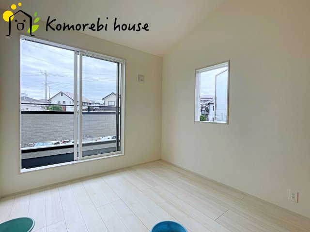 桶川市上日出谷南3丁目　新築一戸建て　ブルーミングガーデン　01の洋室|広々とした洋室です