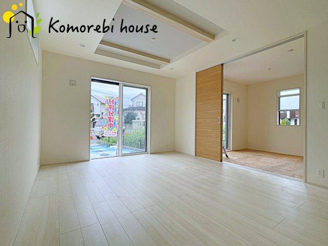 桶川市上日出谷南3丁目　新築一戸建て　ブルーミングガーデン　01の居間・リビング|使いやすいリビングです