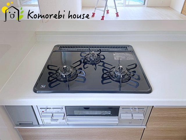 桶川市上日出谷南3丁目　新築一戸建て　ブルーミングガーデン　01のキッチン|キッチンでお料理をお楽しみください