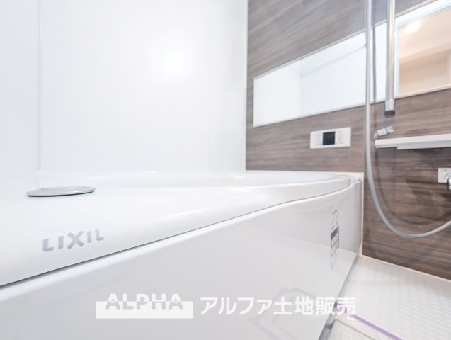 エトワール日野台の浴室|【Bathroom ventilation dryer】
◆浴室換気乾燥機◆雨に日に洗濯物を乾かせ同時に室内を乾燥させカビの発生を抑制。暖房機機能で入浴前に暖めヒートショック現象を抑える事も出来ます。