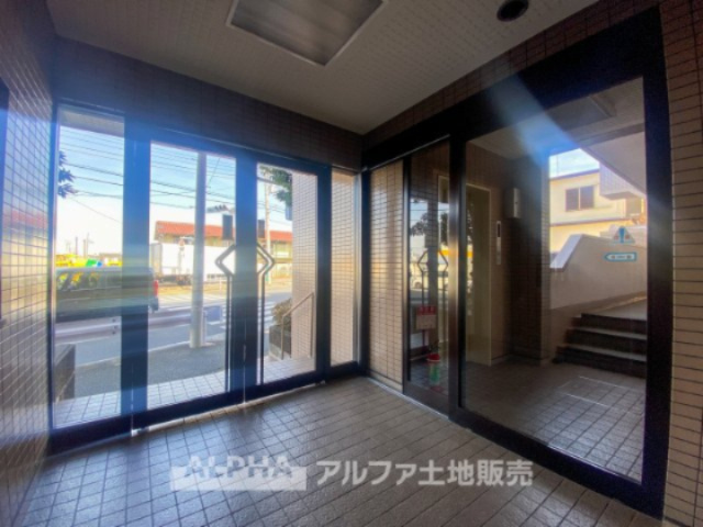 エトワール日野台のロビー|【lobby】
◆ロビー◆共用部は管理の行き届いた綺麗なスペース。いつも明るく家族を、来客を出迎えてくれる大切な場所です。