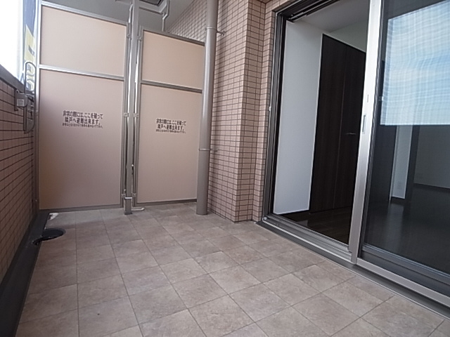 神戸市兵庫区三川口町１丁目の賃貸マンションのバルコニー