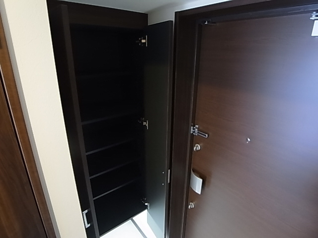 神戸市兵庫区三川口町１丁目の賃貸マンションの玄関|玄関シューズボックス