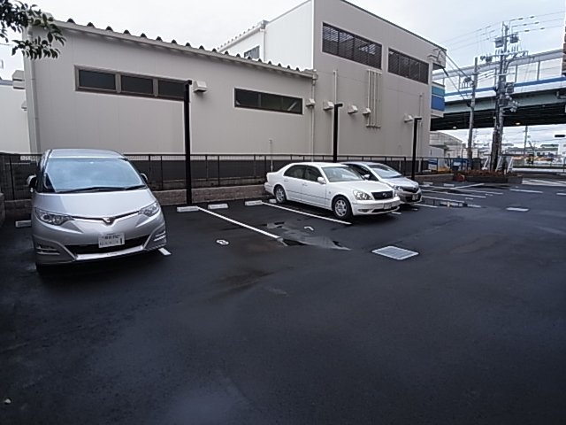 神戸市兵庫区三川口町１丁目の賃貸マンションの駐車場