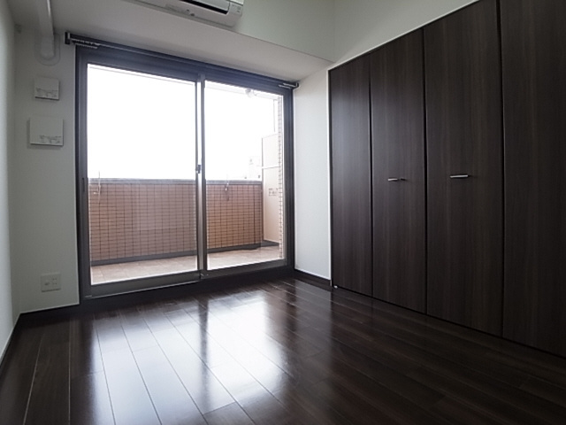 神戸市兵庫区三川口町１丁目の賃貸マンションの内装|洋室