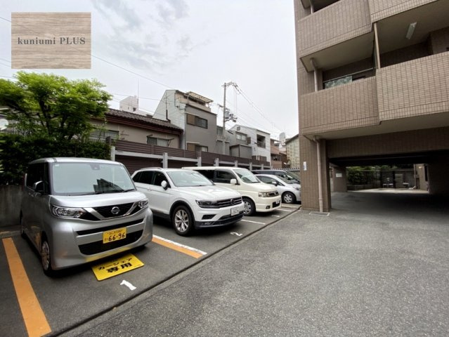 コスモ都島弐番館の駐車場