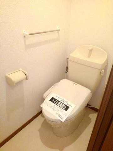 グランディール三条Ａのトイレ|落ち着いたトイレです