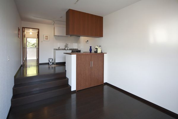 モミジアパートメントの居間・リビング