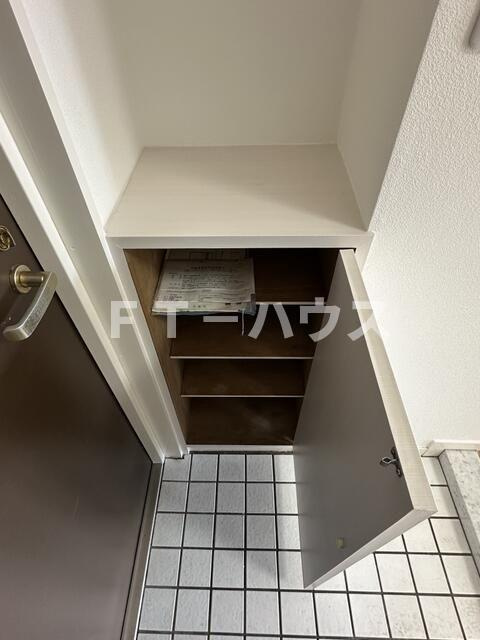 リブポート幕張の玄関