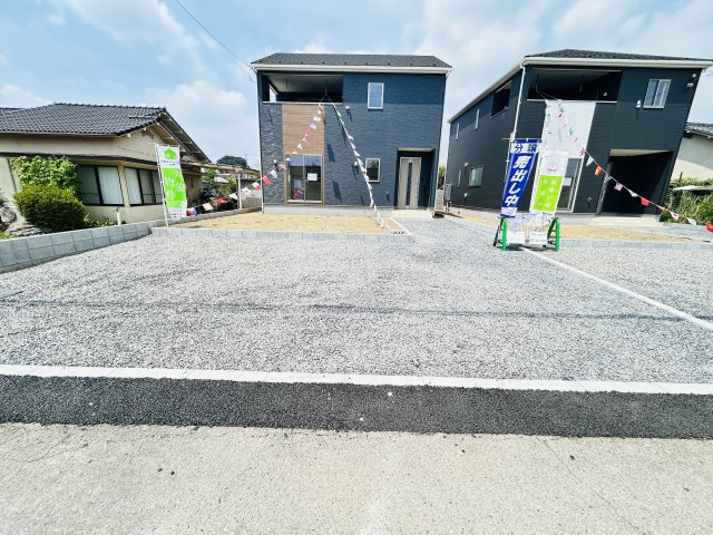 新築　桐生市相生町第16　クレイドルガーデン　１号棟の駐車場|現地写真　駐車スペースは並列3～4台分可能です！
