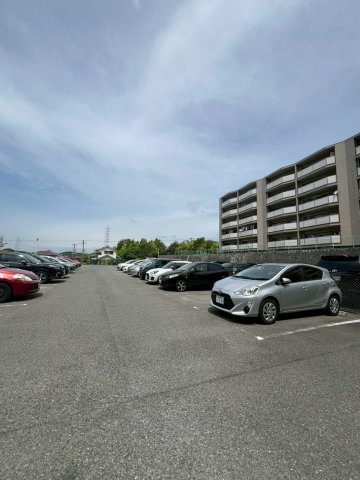 北須磨団地F棟の駐車場