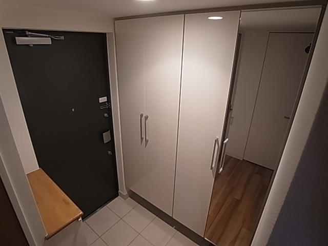 神戸市兵庫区水木通６丁目の賃貸マンションの玄関|シューズボックス付玄関