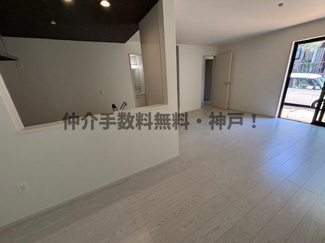 【居間・リビング】 | 神戸市垂水区霞ケ丘　新築戸建　仲介手数料無料！ | 居間です