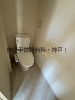 【トイレ】 | 神戸市垂水区霞ケ丘　新築戸建　仲介手数料無料！ | ゆったりとした空間のトイレです