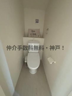 【トイレ】 | 神戸市垂水区霞ケ丘　新築戸建　仲介手数料無料！ | ゆったりとした空間のトイレです