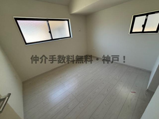 【洋室】 | 神戸市垂水区霞ケ丘　新築戸建　仲介手数料無料！ | 落ち着いた色調の洋室です