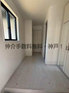 【玄関】 | 神戸市垂水区霞ケ丘　新築戸建　仲介手数料無料！ | 落ち着いた玄関です
