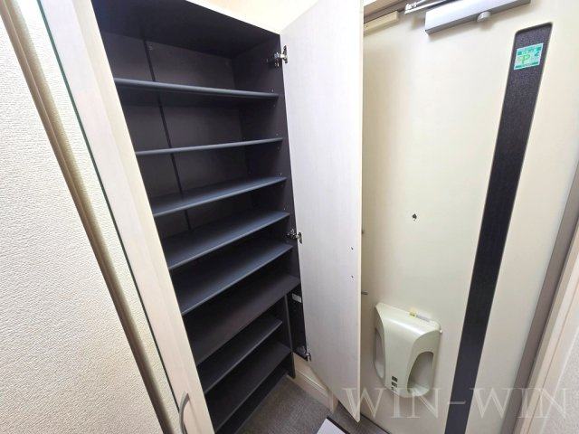 ルワンジュ Aの玄関