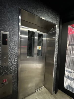 【その他共用部分】 | アプローズ | エレベーター付き！荷物の多い日や疲れた日でも、3階までラクラク上がれます☆
