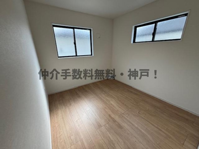 【洋室】 | 神戸市須磨区菅の台7丁目　新築戸建1号棟　仲介手数料無料！ | 広々とした洋室です