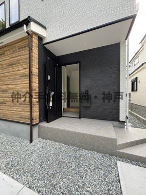 【玄関】 | 神戸市須磨区菅の台7丁目　新築戸建1号棟　仲介手数料無料！ | 毎日通る玄関はこちらです