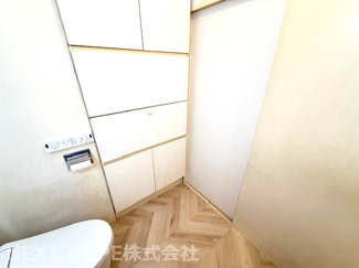 【内装】 | 北武庫之荘フレックス | トイレ横には壁面収納が設けられております♪