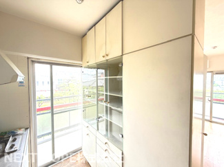 【キッチン】 | 北武庫之荘フレックス | キッチン後方にはカップボードがございます♪たくさんの食器が収納できます！！