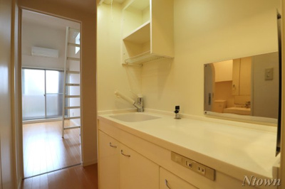 【洗面所】 | villa志賀本通(ヴィラシガホンドオリ) | スペースが確保できる洗面所です