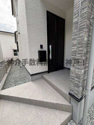 【玄関】 | 神戸市須磨区菅の台7丁目　新築戸建3号棟　仲介手数料無料！ | 毎日通る玄関はこちらです