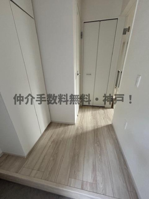 【玄関】 | 神戸市須磨区菅の台7丁目　新築戸建3号棟　仲介手数料無料！ | 毎日通る玄関はこちらです