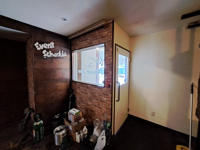 根上り松マンション松山１F店舗の内装