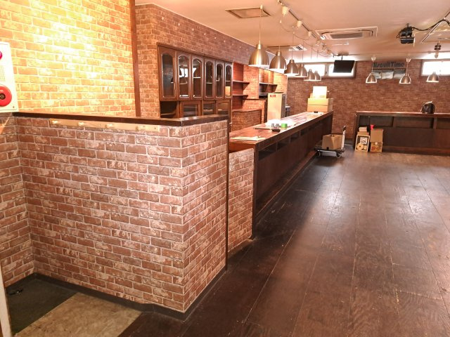 根上り松マンション松山１F店舗の内装