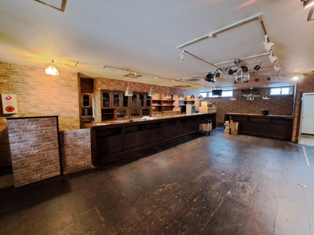 値上り松マンション松山１F店舗の内装