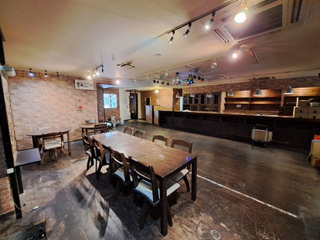 値上り松マンション松山１F店舗の内装