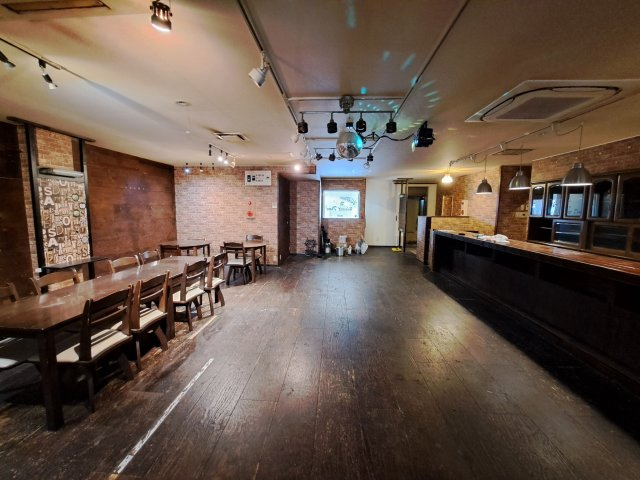 根上り松マンション松山１F店舗の内装