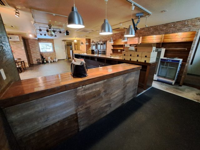 値上り松マンション松山１F店舗の内装