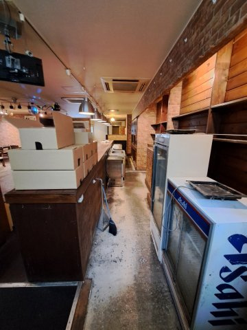 根上り松マンション松山１F店舗の内装