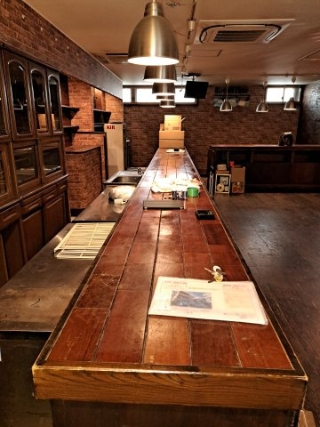 根上り松マンション松山１F店舗の内装