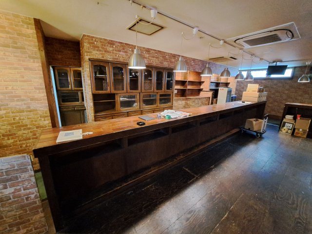 値上り松マンション松山１F店舗の内装