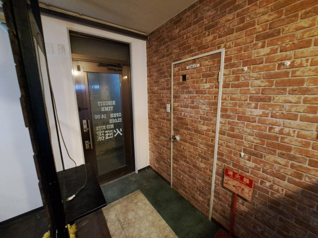 根上り松マンション松山１F店舗の内装