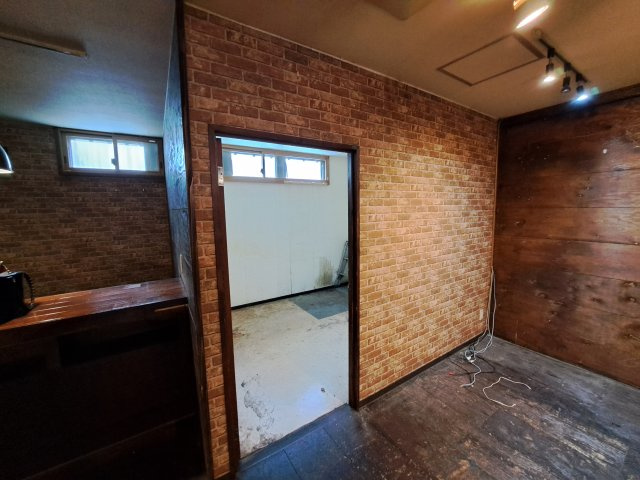 値上り松マンション松山１F店舗の内装