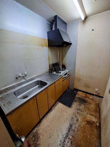 根上り松マンション松山１F店舗のキッチン