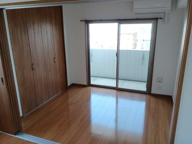 第42川崎ビルの居間・リビング