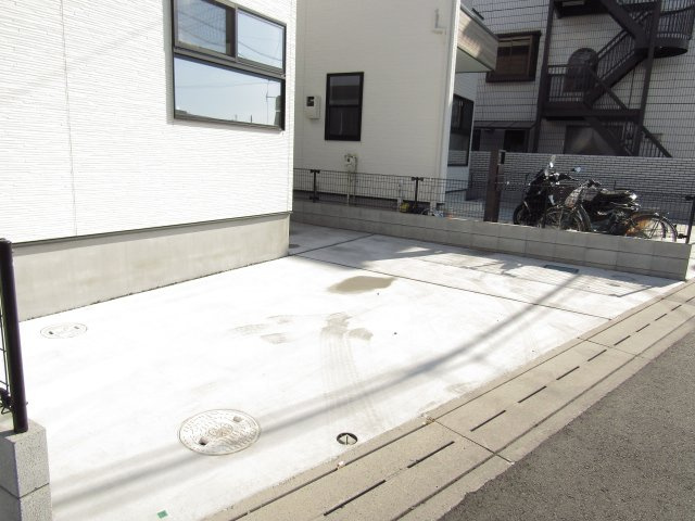草加市花栗1丁目 分譲住宅の駐車場