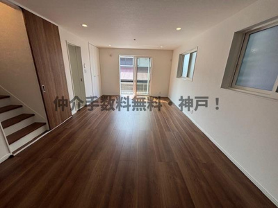 【居間・リビング】 | 神戸市西区富士見が丘4丁目　新築戸建1号地　仲介手数料無料！ | ゆったりとしたリビングです