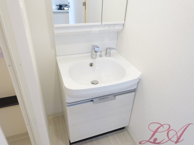 アドバンス名古屋モクシーの洗面所|同間取り画像使用
実際のお部屋と色などが異なる場合がございます。