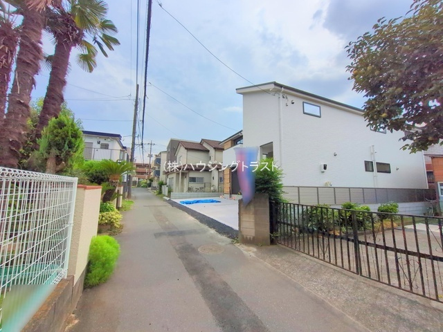 仲介手数料無料　ケイアイグレース所沢市旭町5期・新築全2棟の前面道路含む現地写真