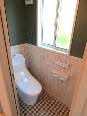 【トイレ】 | 【太陽光パネル搭載】甲府市羽黒町 | ゆったりとした空間のトイレです