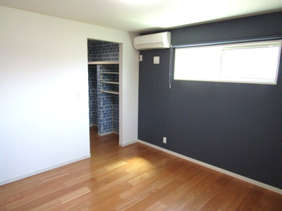 【洋室】 | 【太陽光パネル搭載】甲府市羽黒町 | 使い勝手のいい洋室です